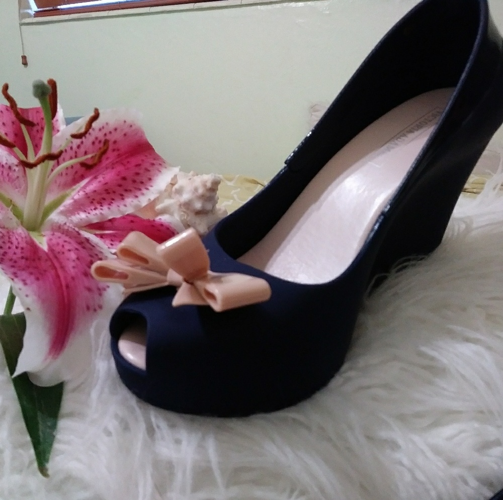 Silicon (earth friendly) Navy blue and Nude Pumps